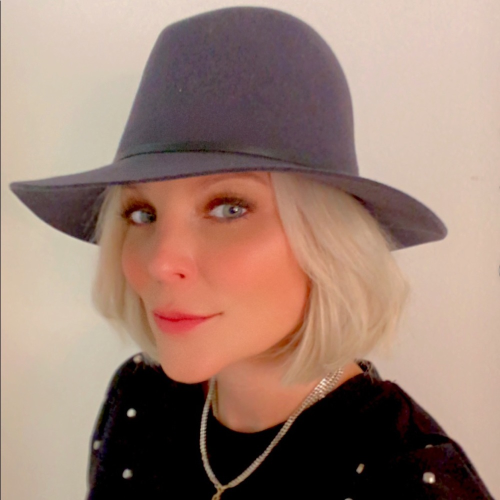 JANESSA LEONE Dark Grey Noah Hat - Size - Medium